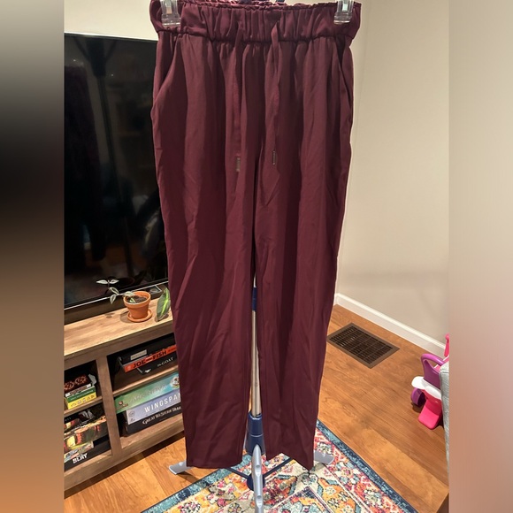 Lululemon keep moving joggers in excellent condition - Picture 8 of 16